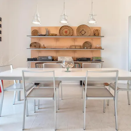 White Pentahouse Apartment *