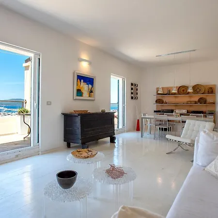 White Pentahouse Apartment *