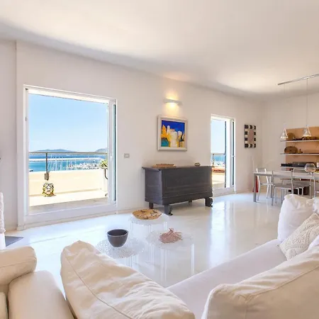 White Pentahouse Apartment *