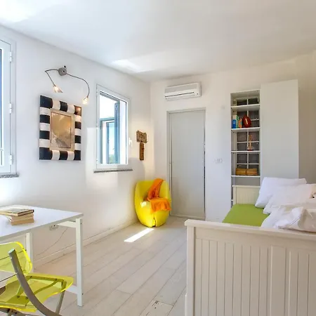 Apartment White Pentahouse *