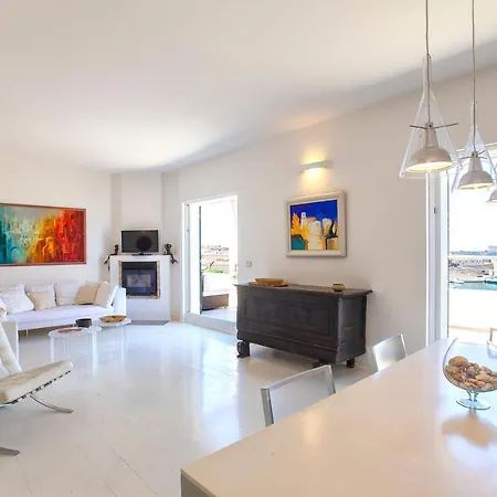 White Pentahouse Apartamento