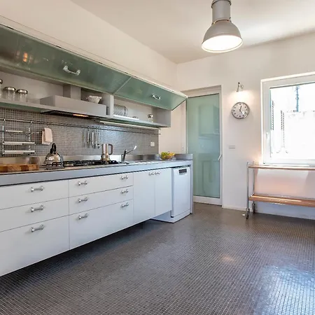 White Pentahouse Daire *