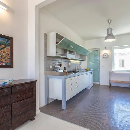 White Pentahouse Appartement